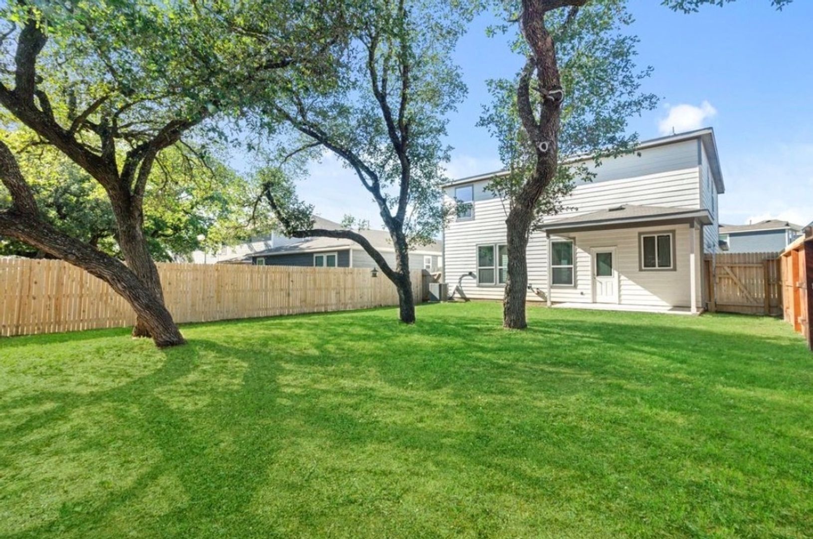 Building Photo - 13011 Sendero Roble