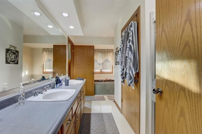 Building Photo - Punzel Sapphire Clarmar