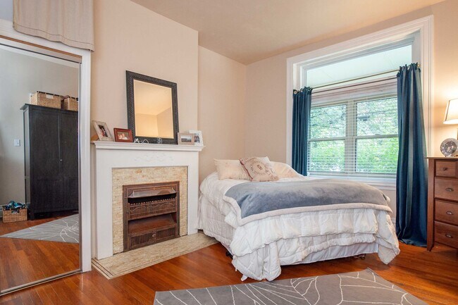 Building Photo - 5820 Alder St