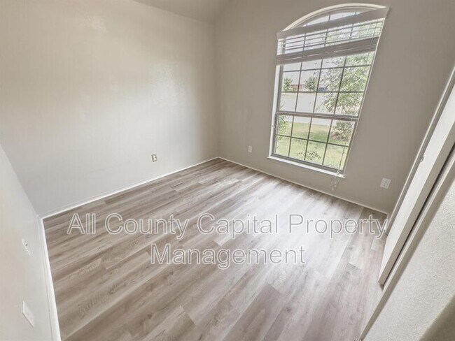 Building Photo - 2707 Burlington