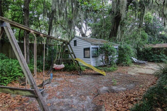 Building Photo - 1207 Pine Ave