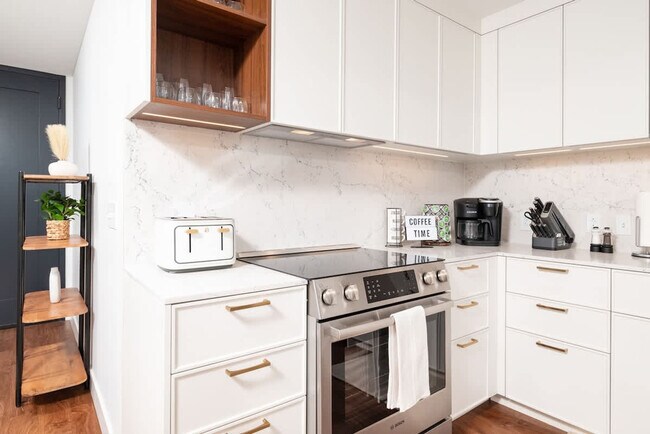 Building Photo - 212 Stuart St