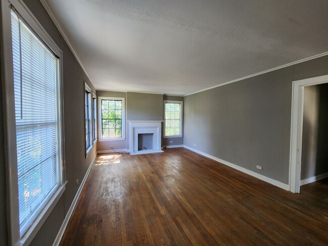 Building Photo - 211 Merrick St