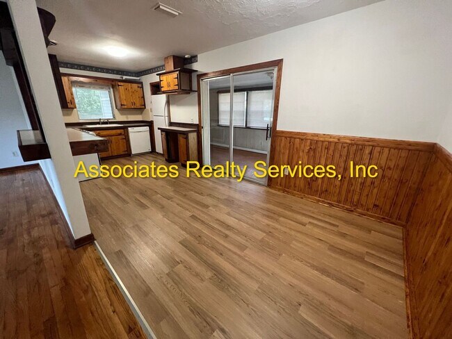 Building Photo - Great NW Location!