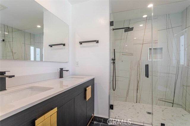 Building Photo - 10425 Pinyon Ave