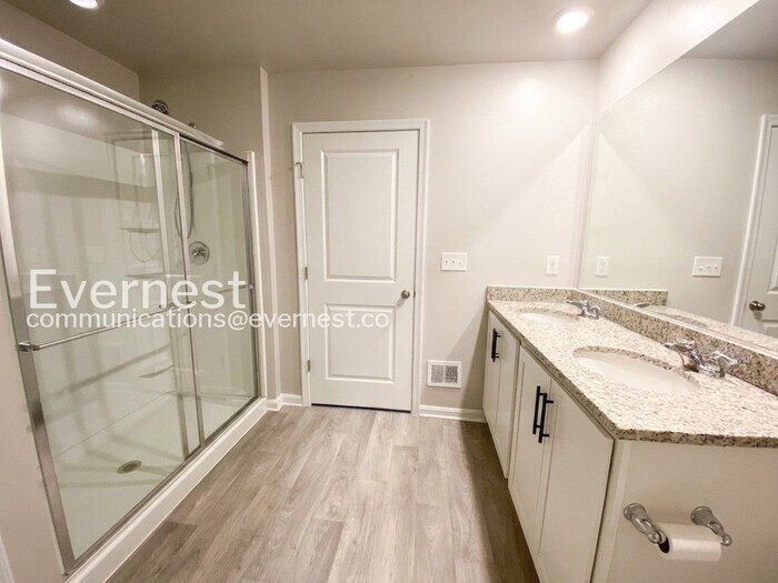 Building Photo - 21 Valiant Ct