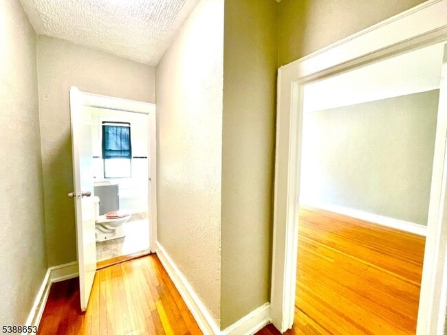 Building Photo - 17 Elwood Pl