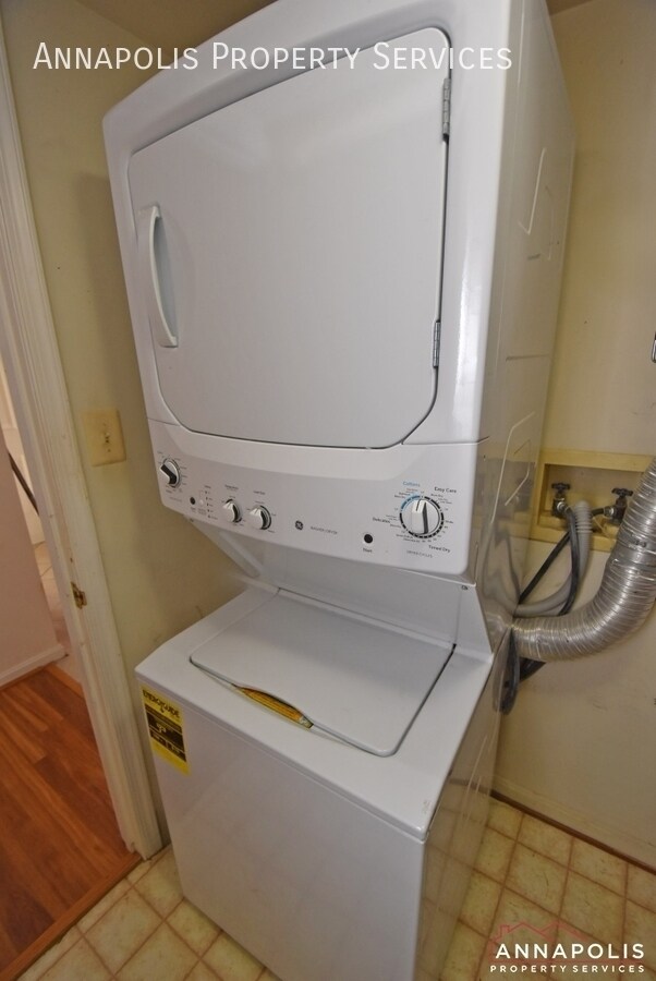 Building Photo - 962 Yachtsman Way