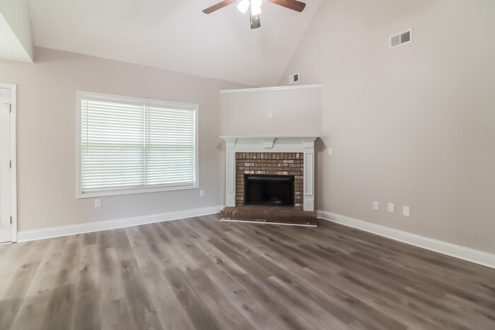 Building Photo - 221 Raleigh Way