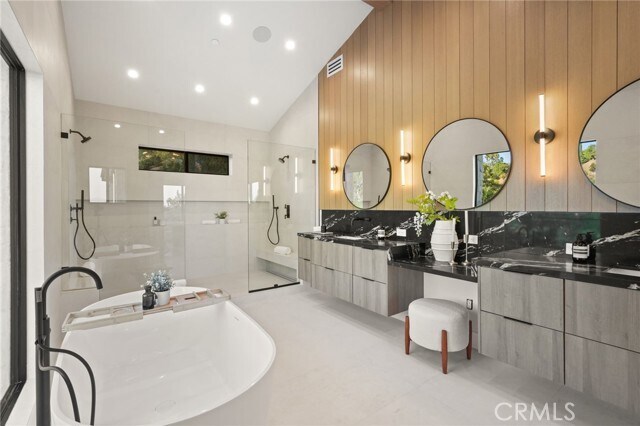 Building Photo - 4551 Alonzo Ave