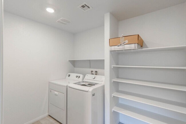Building Photo - 4 Bed, 2.5 Bath Home In A Gated Community ...