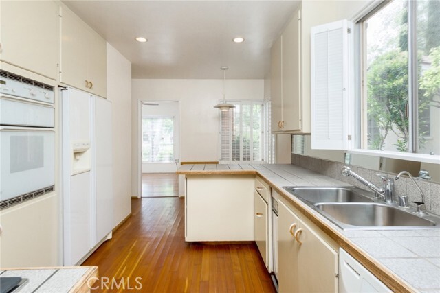 Building Photo - 1717 Riverside Dr