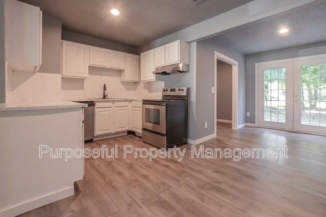 Building Photo - 516 Morrison Ave