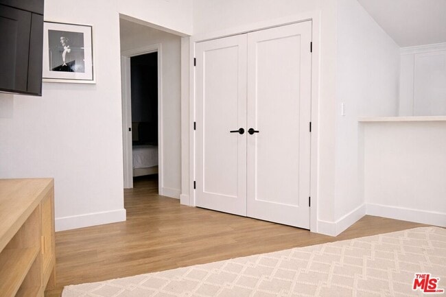 Building Photo - 842 11th St