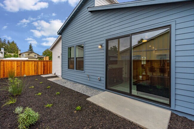 Building Photo - Bright and Beautiful 3 bedroom 2 full bathroom Home! Attached two car tandem garage with large en...