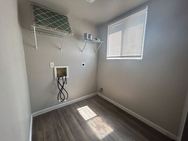 Building Photo - 456 N Glenview