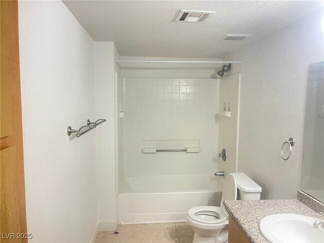 Building Photo - 5055 W Hacienda Ave