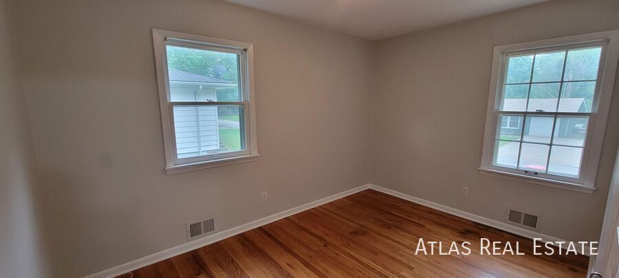 Building Photo - 625 NW Kay Dr