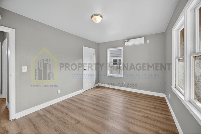 Building Photo - Charming 3-Bedroom Home for Rent – With Large Yard!!