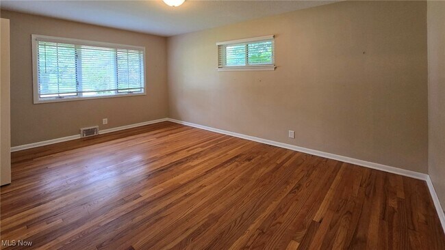 Building Photo - 6862 Westview Dr