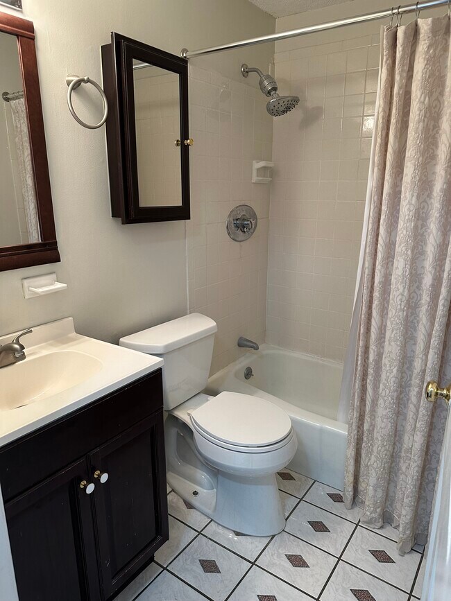 Bathroom - 16 Kenmar Dr