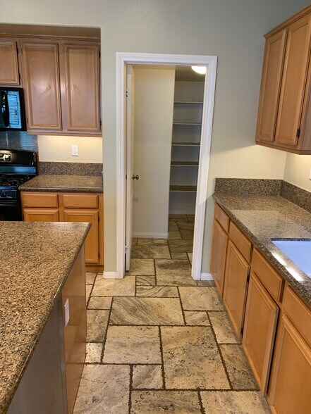 Building Photo - 84126 Canzone Dr