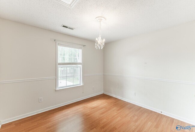 Building Photo - 117 Bambi Ln