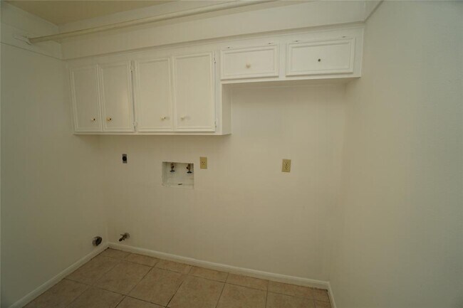 Building Photo - 7827 Candle Ln