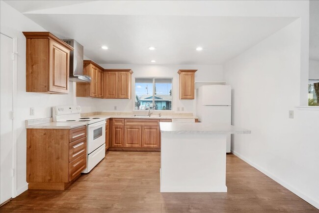 Building Photo - 1025 Marston St