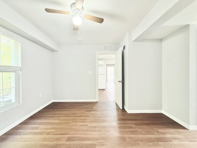 Building Photo - 425 F St