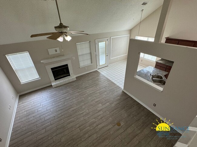 Building Photo - Charming 4-Bedroom Home in Parkwood Place, Bluewater Bay - Cul-de-Sac!