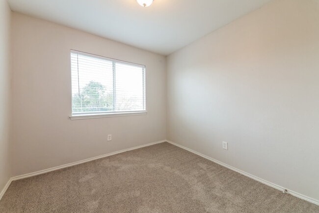 Building Photo - 9727 Checota Dr