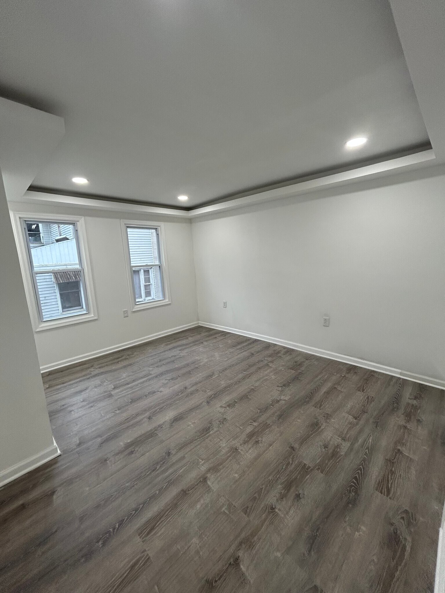 Building Photo - 330 E Pine St