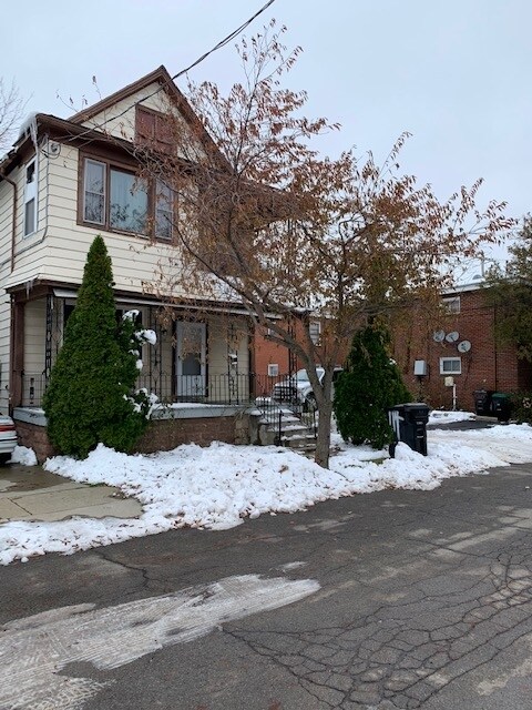 Building Photo - 114 Huetter Ave