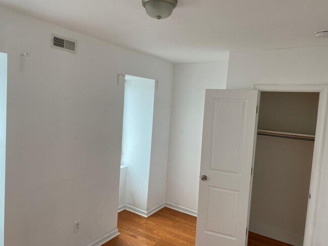 Building Photo - 674 N 34th St