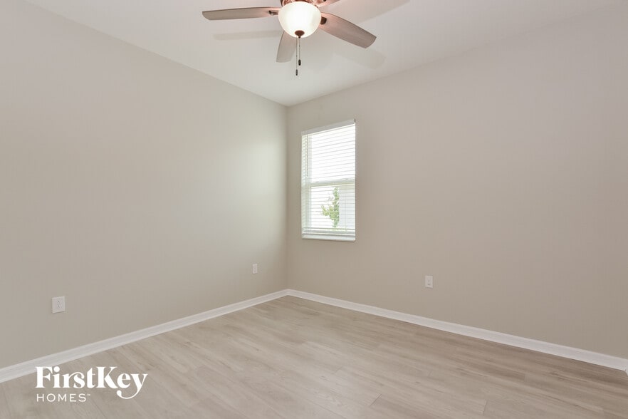 Building Photo - 3336 Wolf Run Rd