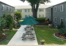 Picnic Area - Lyn Gardens Apartments