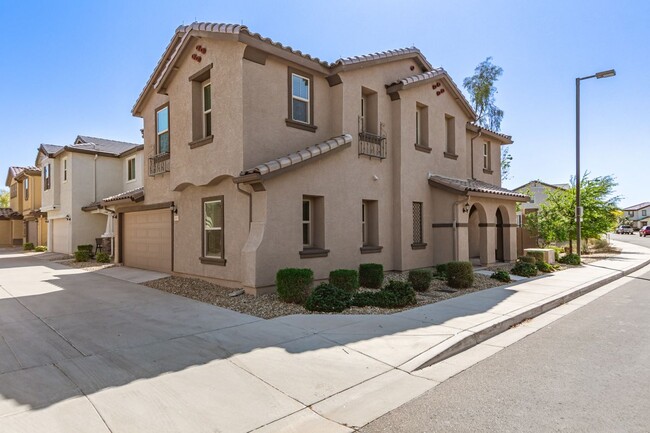 Building Photo - 16355 W Latham St
