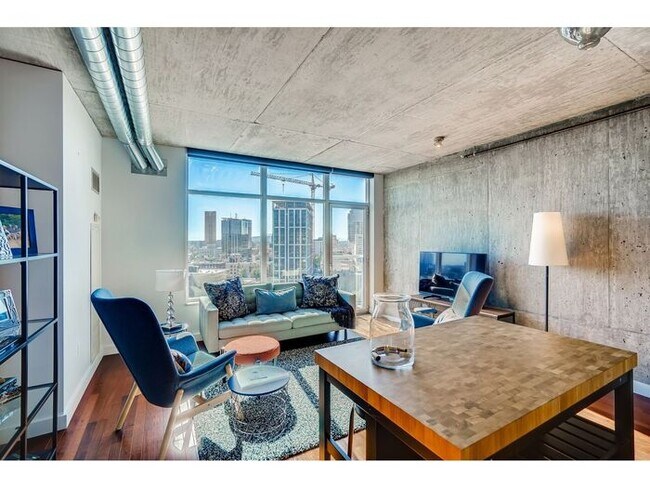 Building Photo - Fully Furnished Modern Condo with All Util...