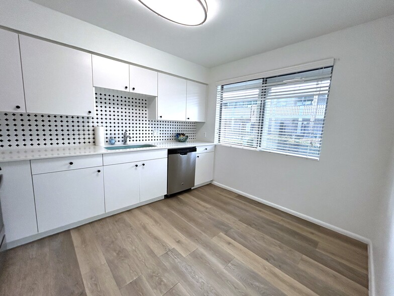 Bright kitchen 2 bed 1 bath - The Parker