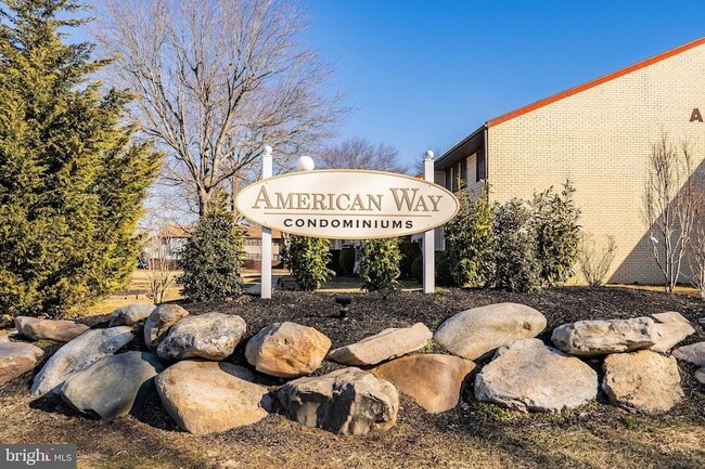 Building Photo - 10-U-10 Avon Dr