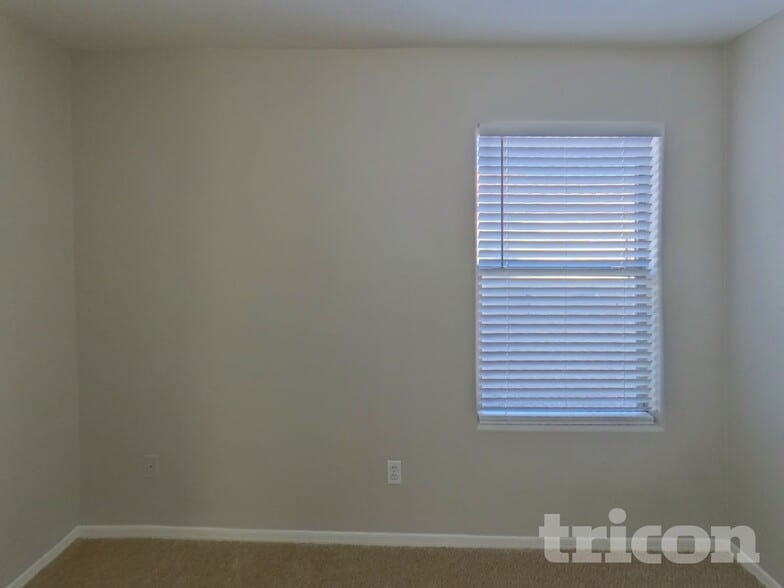 Building Photo - 42309 W Desert Fairways Dr
