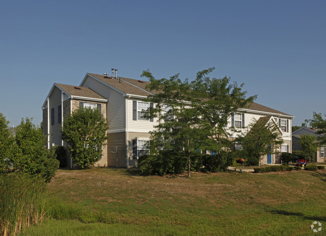 Building Photo - Oaks of Ypsilanti