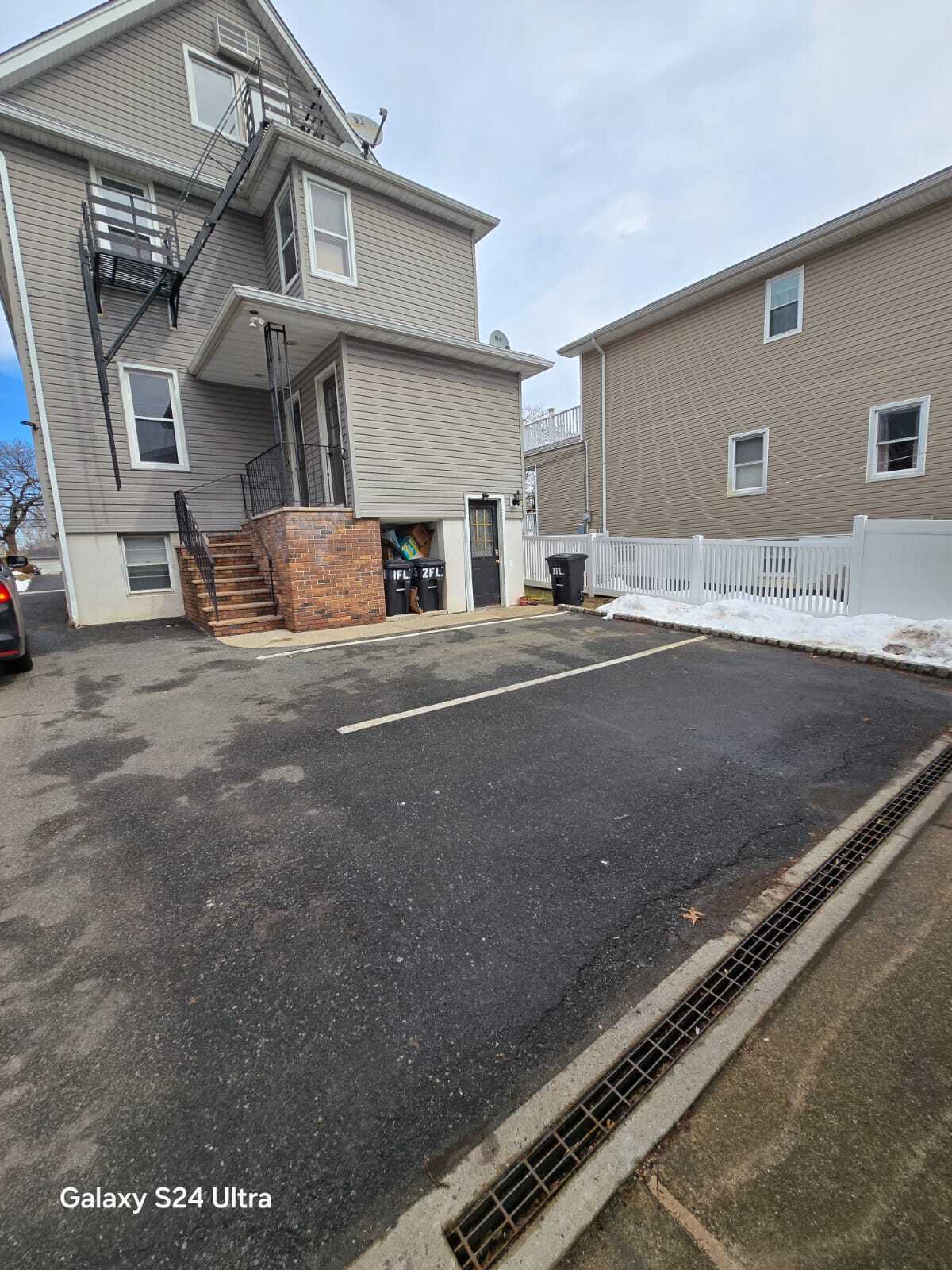 Building Photo - 133 William St