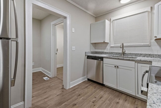 Building Photo - 207 Windsor Dr