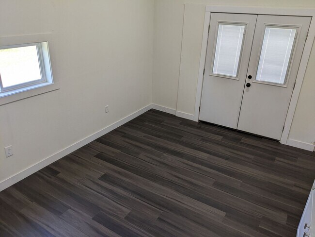 Building Photo - 505 W C St