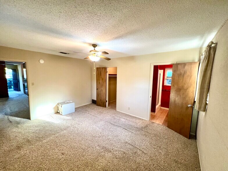 Building Photo - 5608 Lubbock Ave
