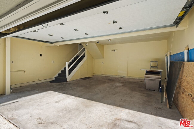 Building Photo - 13360 Maxella Ave