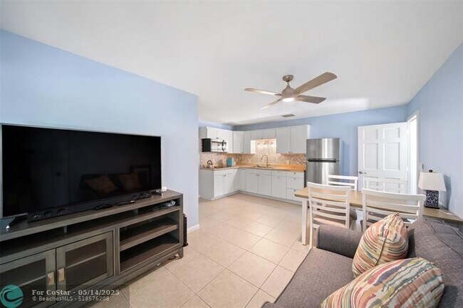 Building Photo - 4255 NE Sunset Dr
