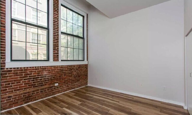 Building Photo - Luxurious 1-Bed/1-Bath Condo At Bridgeview Place! Available January 2026!